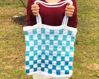 Bolso a cuadros degradado azul y blanco: Ombre Stylish Trendy Checkerboard Modern Shoulder Bag