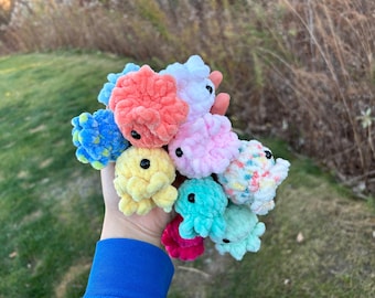 Llavero de pulpo, mini peluche de ganchillo, recuerdo de fiesta en tonos pastel