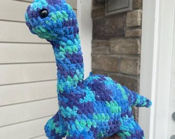 Peluche de brontosaurio de ganchillo: dinosaurio amigurumi azul, verde y morado