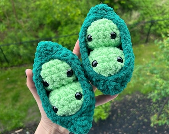 Peluche de guisantes en vaina de ganchillo con guisantes extraíbles