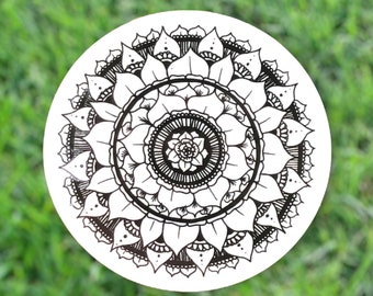 Pegatina de vinilo con mandala dibujada a mano, diseño intrincado, impermeable, zentangle, mendhi, hipnotizante