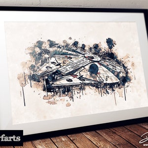 Puede incluir: Impresión en acuarela enmarcada de la nave espacial Millennium Falcon. La obra presenta una representación detallada de la nave espacial en tonos grises, azules y rojos, con salpicaduras de pintura artísticas. El marco es negro y la impresión está sobre un fondo blanco. El texto "Artyfarts" es visible.