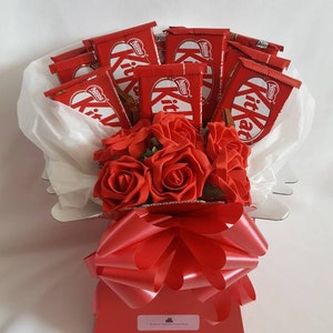 Deluxe Christmas Large Kitkat Chunky Flower Explosion Bouquet