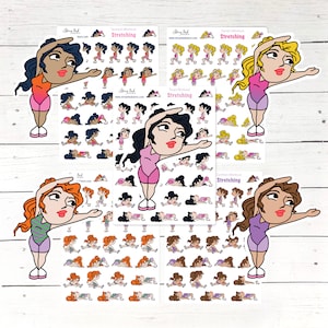 Pu&ograve; includere: Diversi fogli di adesivi con illustrazioni di cartoni animati di donne che si allungano. Ogni foglio include una grande donna dei cartoni animati e immagini pi&ugrave; piccole di esercizi di stretching. La parola "Stretching" &egrave; visibile.