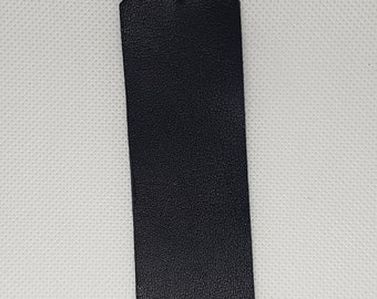 Sello de cuero negro auténtico hecho a mano por un artesano de muy buena calidad y muy resistente.