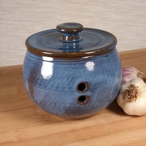 Small Garlic Jar, Garlic Keeper, Ceramic Handmade Stoneware Pottery #57045