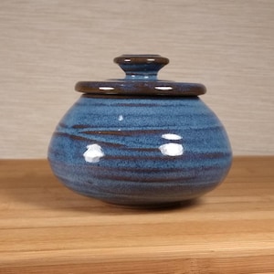 Small Jar with Lid, ( 6 oz, 177 ml ), Ceramic Handmade Stoneware Pottery #51072
