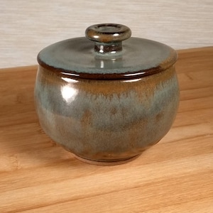 Small Jar with Lid, ( 7 oz, 207 ml ), Ceramic Handmade Stoneware Pottery #51066