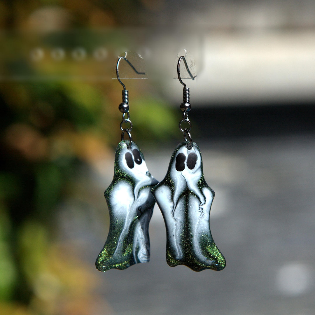 Boucles D'oreilles Fantômes Avec Perles - Brillent Dans Le Noir - Artisanal UK