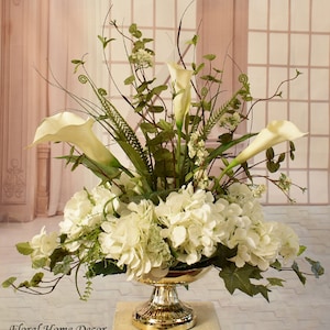 Arrangement aus weißer Seidenhortensie und Calla-Lilien, Seidenblumenschmuck