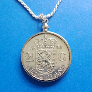 Scarce Authentic classic 1961 Netherlands 2.5 Gulden Silver Dutch Coin Pendant Necklace on a 24&quot; Silver Italian Rope Chain. 33mm diameter.