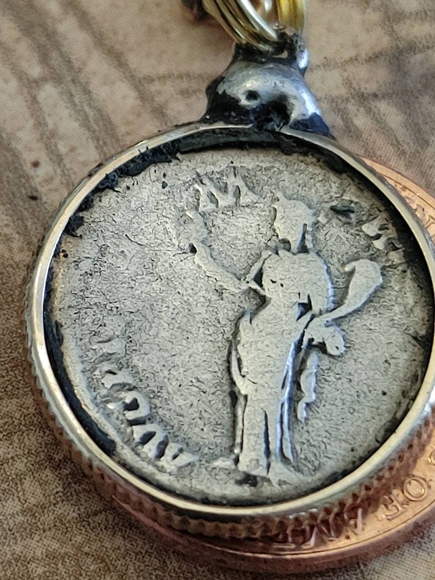 西暦 138 年、古代ローマ皇帝アントニヌス ピウスの銀製デナリウスの