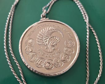 1992 New Zealand Queen Elizabeth II Coin Pendant on a 24" Italian Silver Rope Chain w Gift Box