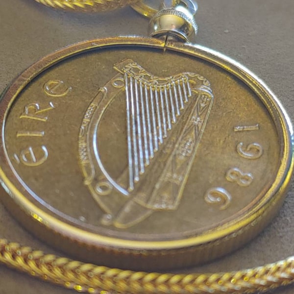 1986 Golden brass Irish horse coin pendant set on an 18KGF Gold Filled Foxtail Snake Chain.