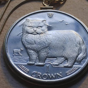 Rare 1989 Isle of Man Persian cat Crown coin pendant set on a 20&quot; sterling 18kgf gold filled Italian snake chain w COA & gift box. 40mm diam