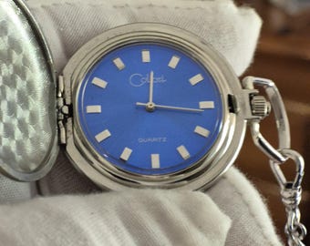 Reloj de bolsillo Colibri personalizado de acero inoxidable quirúrgico con esfera azul medianoche, moneda de medio dólar estadounidense Walking Liberty de plata de 1943, con certificado de autenticidad y caja de regalo.