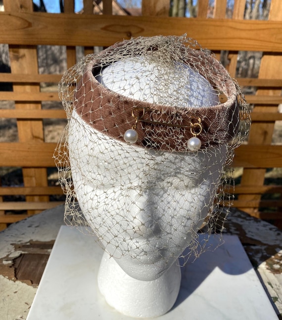 Vintage 1950s-1960s Light Brown Velvet Hat/fascinator With 