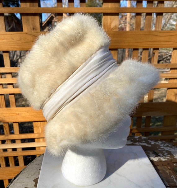 Vintage 1950s-1960s White Fur Hat