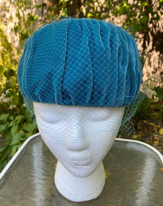 Vintage 1950s-1960s Blue Velvet Turban Hat with V… - image 1