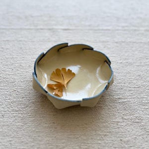 Keramische instructievideo: stapsgewijze handleiding voor het maken van een achthoekig gerecht