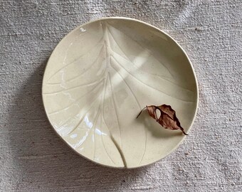 Round Ceramic Plate with Leaf Texture Minimal Beige Neutral Décor Ring Jewelry Small Bits Dish Artisan Dessert Sweets Plate
