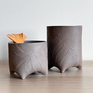 Ceramic Tutorial Video - Step by Step Guide on How to Make a Yunomi with 4 Legs