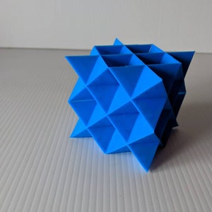 3D Printed Fractal Inspired by the Koch Snowflake imagem 3