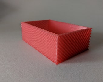 3D gedruckte Box mit diagonalen Streifen-Design