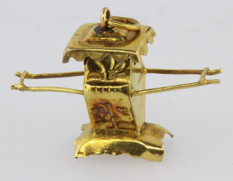 Chinese /'Rickshaw/' Charm in 14ct Gold