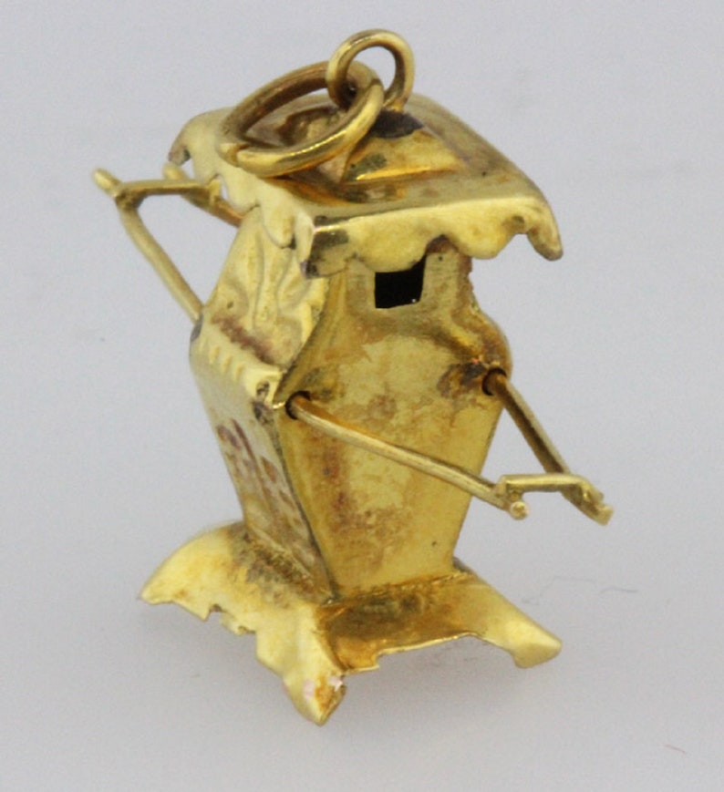 Chinese /'Rickshaw/' Charm in 14ct Gold