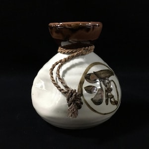 U1762 / Vintage japansk sake Tokuri-flaska målad kanji-repkeramik