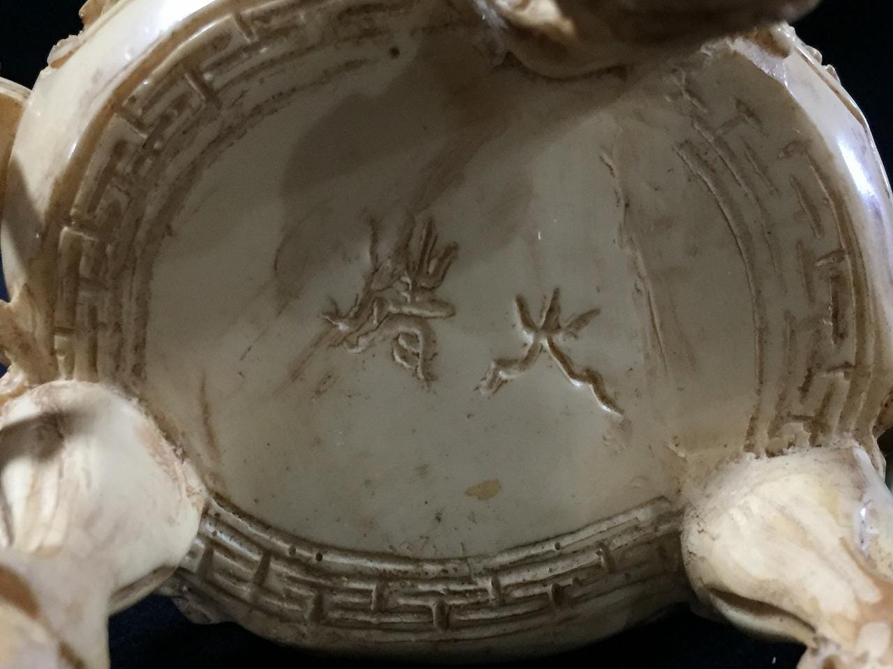 N0380 ヴィンテージ 中国製 蓋付き香炉 模造彫刻骨樹脂製像 - Etsy 日本
