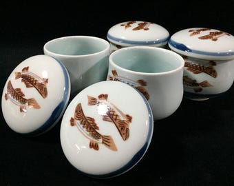 O0175 Set of 4 Vintage Japanese Porcelain Lidded Yunomi Teacups Fish Pattern