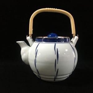 P0230 Bule de Cerâmica Japonês Vintage Dobin com Listras Tokusa em Azul e Branco