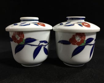 Conjunto vintage japonês de xícaras para chawanmushi (O1629) com tampas, em porcelana vermelha camélia.