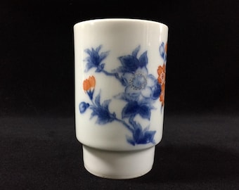 J1642 Japanese Vintage White Porcelain Tea Cup Floral Design Pottery Signed