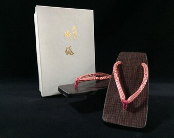 J0883 Japanska Vintage Geta Sandaler Kimono Skor Träskor Röda Blommönster