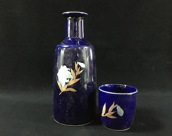 O1213 Zestaw do sake z japońskiej porcelany vintage, kobaltowo-niebieski, złoty, butelka, kubek