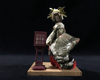 J1890 Japanese Vintage Geisha Doll Kimono with Lantern Ornament Figurine Zen