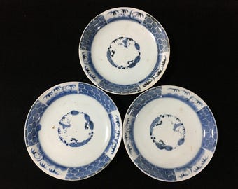 S1442 Vintage Japanese Porcelain Plate Set of 3 Blue and White Dish Tableware