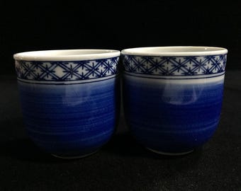 Set di tazze da tè vintage giapponesi in porcellana Yunomi, modello Gosumaki, firmate, anno J1945.