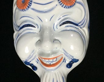 K0273 Soporte japonés vintage para espirales antimosquitos, máscara Noh, quemador de cerámica Okina, firmado.