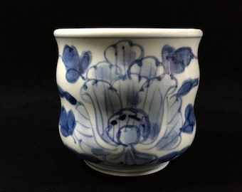 O0655 Vintage Japanese Blue and White Porcelain Teacup Flower Green Tea Signed