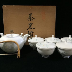 S0234 Vintage japansk keramisk grönt tekanna med 5 koppar, blomlock, trälåda