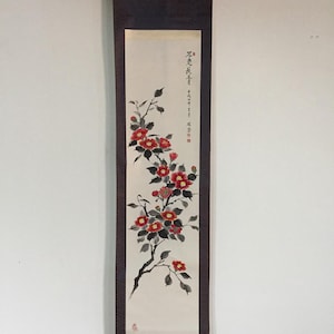 M0573 Rotolo giapponese vintage appeso KAKEJIKU Carta dipinta a mano Camelia KANJI