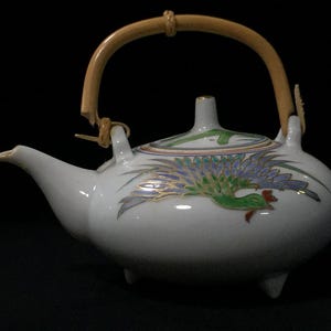 Q0363 Japanese Porcelain Tea Pot KYUSU Vintage Lidded Handle Tea Ceremony