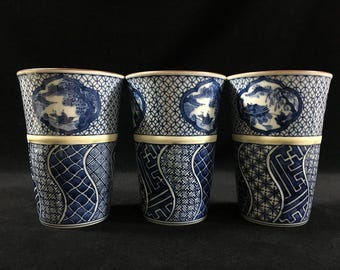 Conjunto de 3 xícaras de chá japonesas vintage L1616, em porcelana Imari Arita azul e branca, estilo Yunomi.