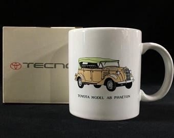N0924 Vintage Japanese Porcelain Coffee Mug Ceramic Classic Car Collectible