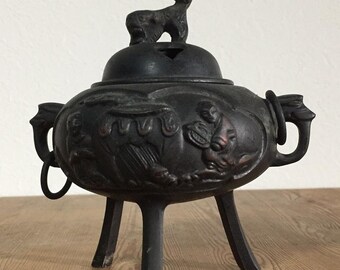 L0407 Vintage japansk metallbearbetning Shishi Komainu rökelsehållare gjutjärnsstaty