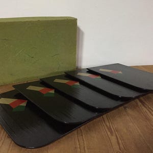 Conjunto de 5 peças vintage japonesas laqueadas para sushi, em preto, modelo M1981.